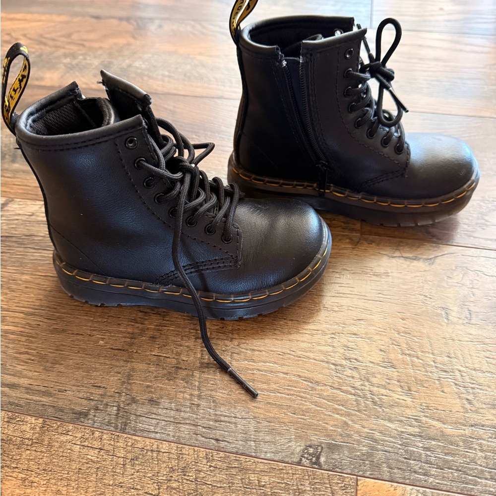 Toddler Girl Black Doc Martens Leather Boots - Picture 2 of 2